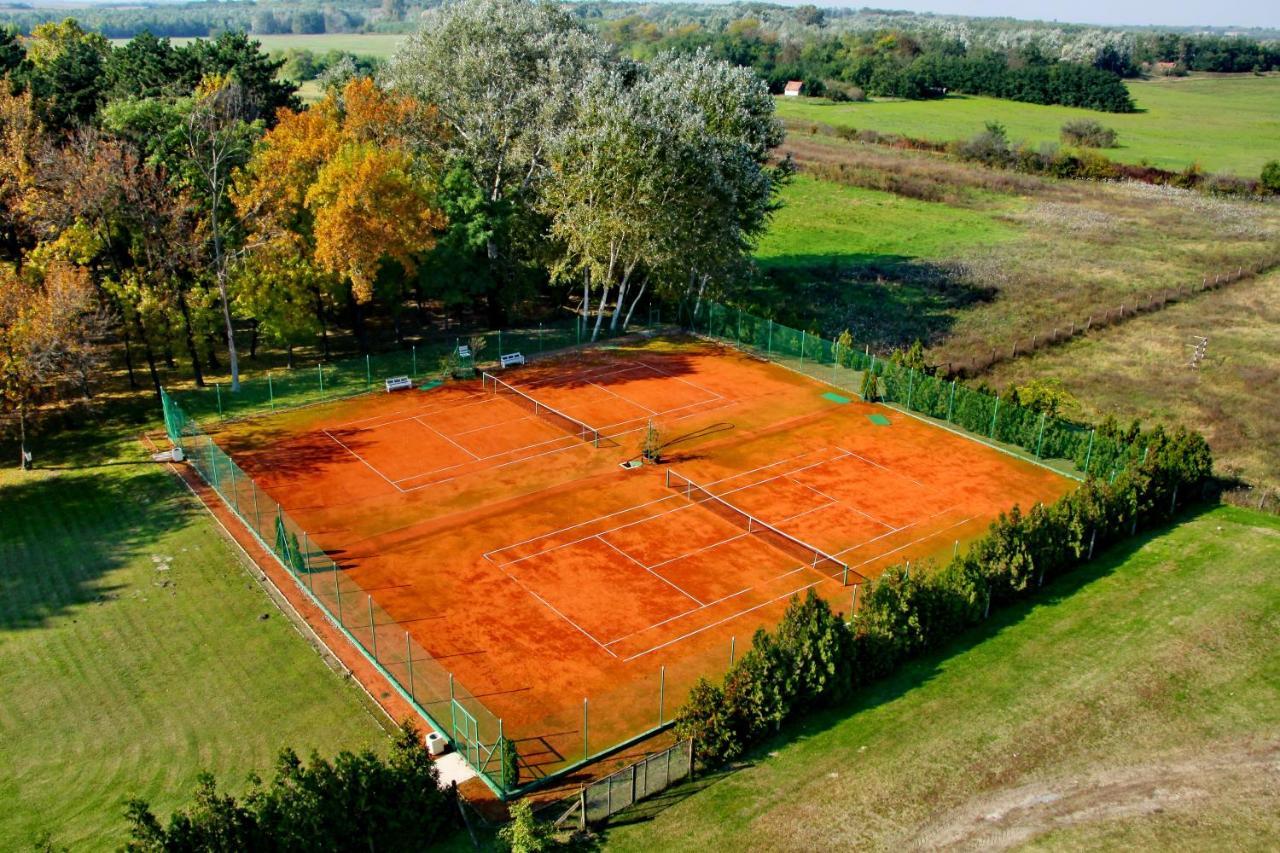 Hotel Villa Majur Subotica Eksteriør billede